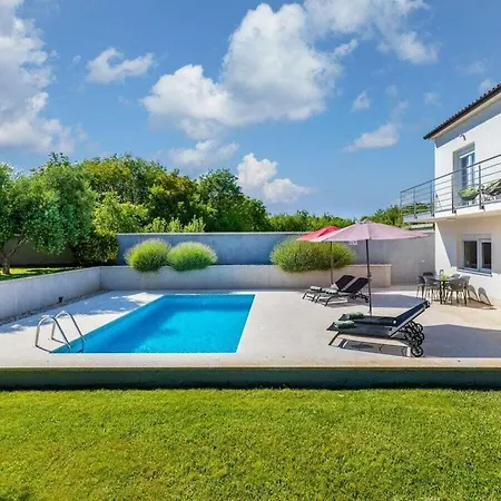 וילה In Fa Ana With Swimming Pool פאז'אנה