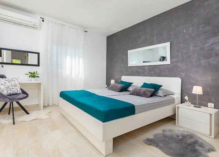 In Fa Ana With Swimming Pool 法扎纳