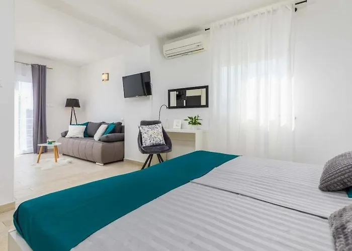 别墅 In Fa Ana With Swimming Pool 法扎纳