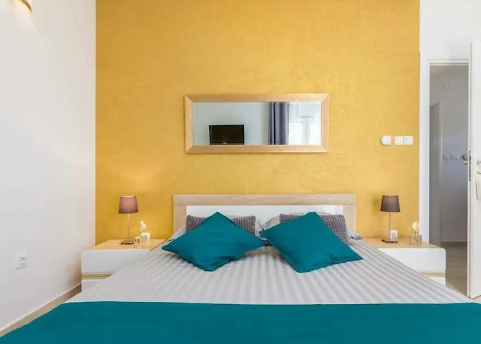 In Fa Ana With Swimming Pool 别墅 法扎纳