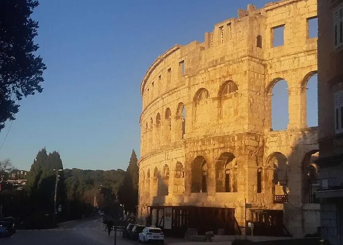 In Fa Ana With Swimming Pool